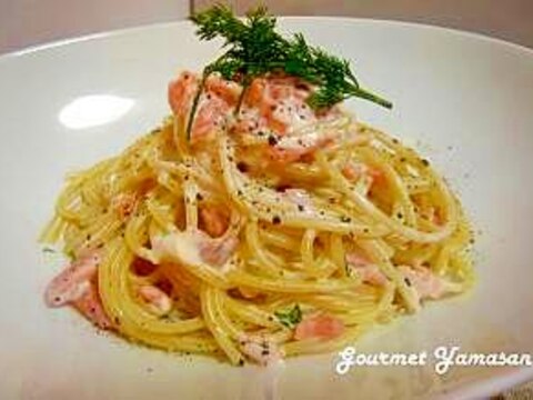 和えるだけ♪”サーモンとサワークリームのパスタ”